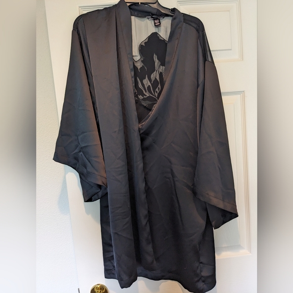 3 for $10 Victoria's Secret Robe - Picture 2 of 3